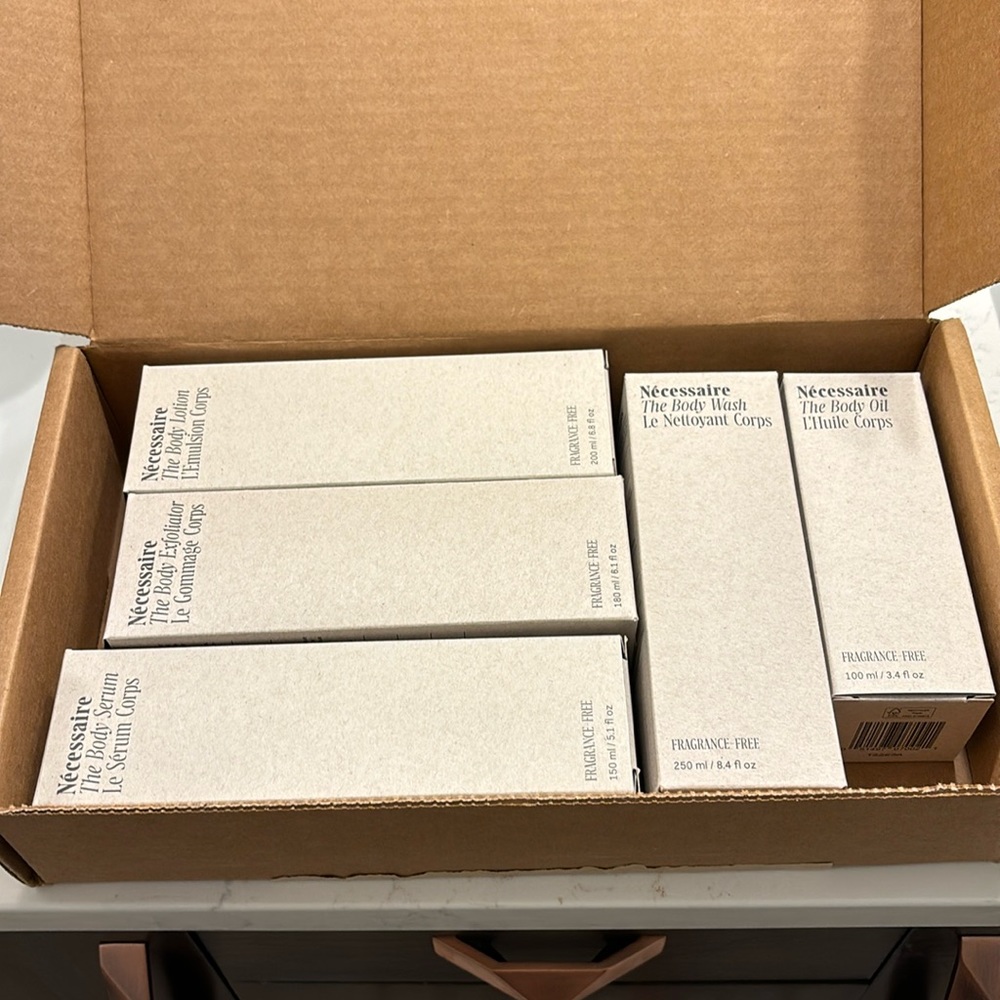 Brand new - never used Necessaire body set!